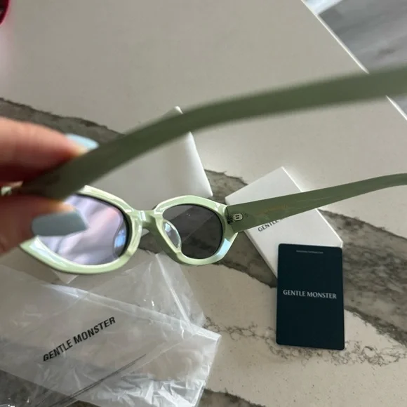 GENTLE MONSTER Sage Green Sunglasses - Picture 4 of 8